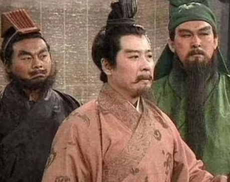 刘备常年打败仗又没有地盘 曹操为何还如此看得起刘备