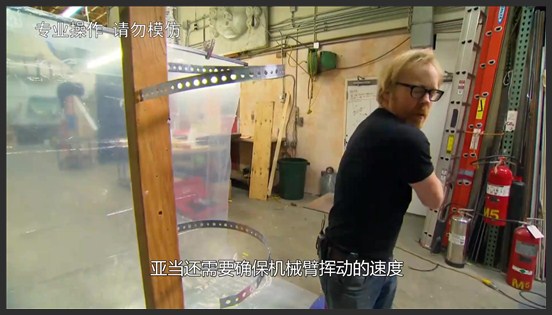 据说被空酒瓶砸到，比被装满水酒瓶砸到还疼，老外真会玩,科学,科学综合,