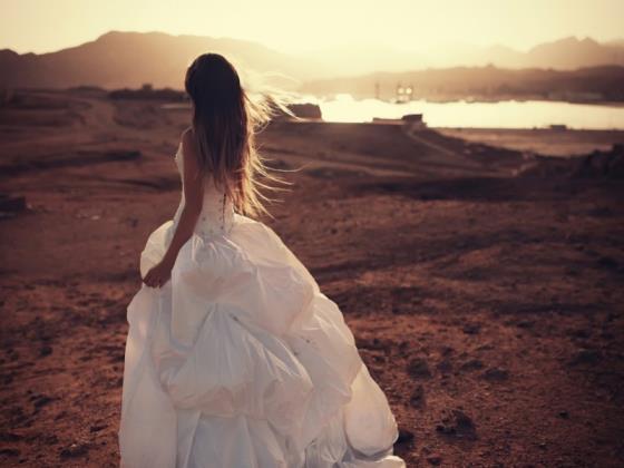 【经典】彩金耳钉文案短（彩金耳环文案高级）