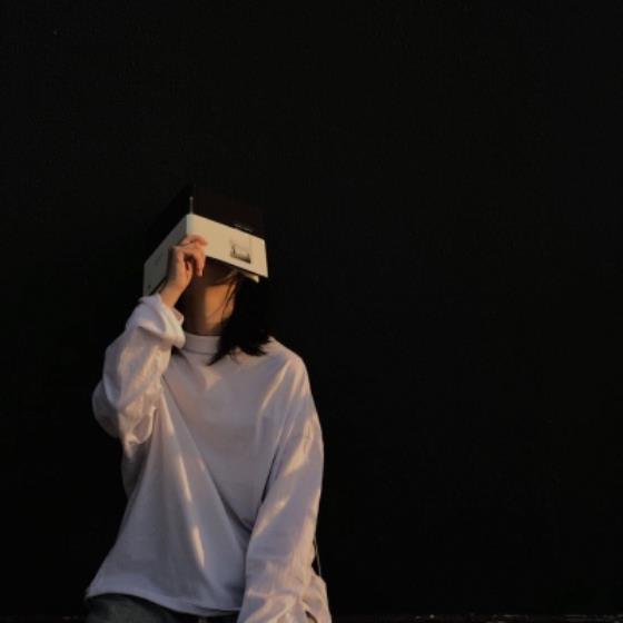 【伤感】睡觉前合适发的悲伤的句子（晚上睡不着发的伤感句子）