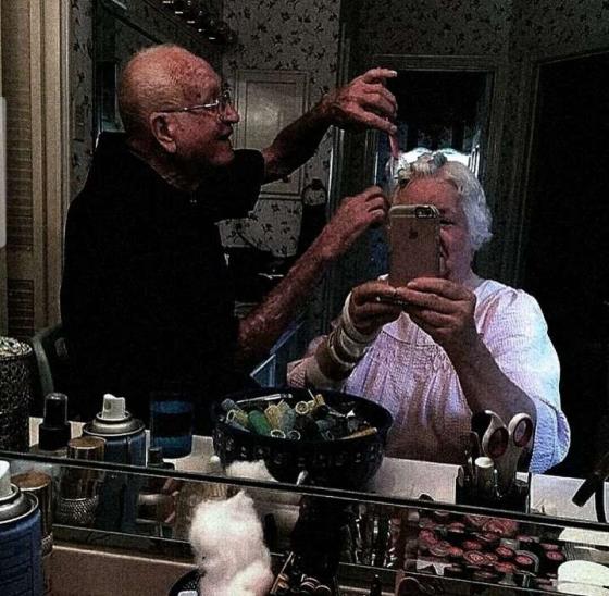 【伤感】难过时吃甜品的文案（吃甜品简短文案）