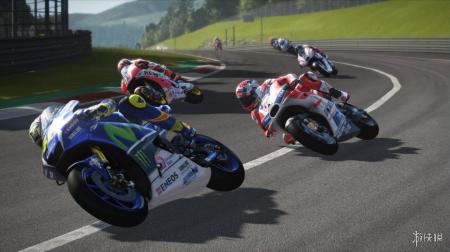 《世界摩托大奖赛17》游戏截图